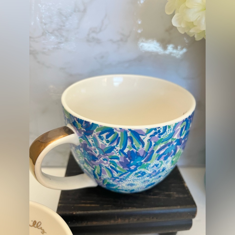 Pre owned 2 of Lily Pulitzer Gold Handle Lion Blue Floral Royal 12oz Coffee Mug - Picture 4 of 10